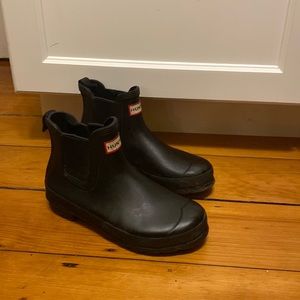 Great condition only used a handful of times, original Chelsea rainboot!